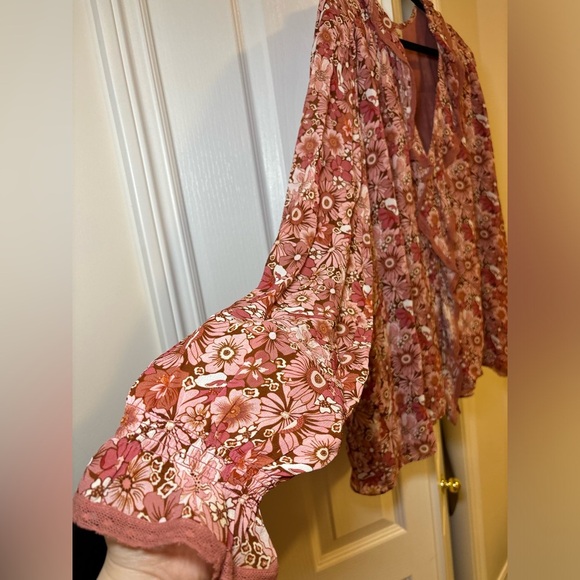 Aritzia Wilfred - Floral Eden Pink Long Sleeve V-Neck Bohemian Blouse in Size M - Picture 10 of 14